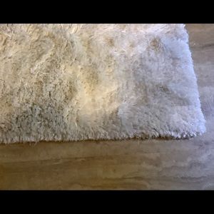 🌸Fluffy White Rug, GUC🌸